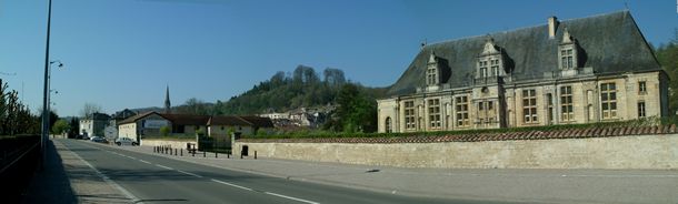 Dpart devant le Chteau du Grand-Jardin