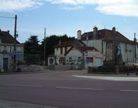 La place avec le monument