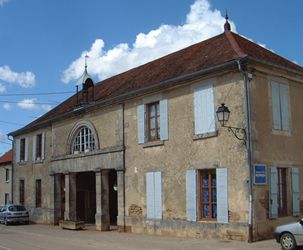 La mairie avec son proche