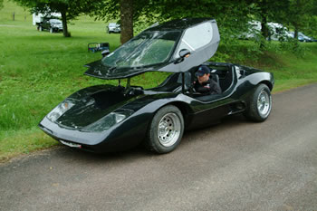 La voiture numro 1, une Nova Sterling
