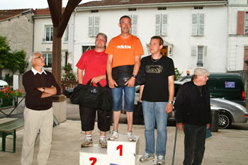 Les bnvoles et commissaires ont t rcompenss : 1-Michel DUMAY, 2-Jordan GODARD et 3-Aurlien PERRIN