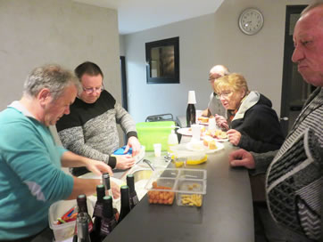 On s'affaire au bar...