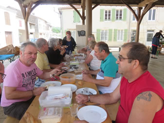 Le Comit� des f�tes se restaure