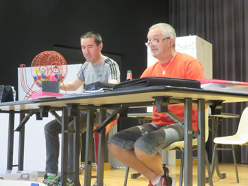 Les animateurs de ce loto, Christian et Michou