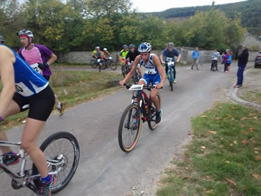 Jules roule en peloton