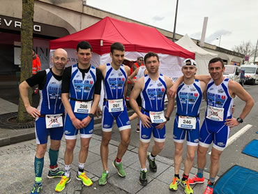 Une partie du groupe prsent au duathlon