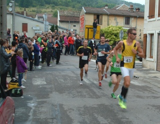 Les coureurs pendant la course des 10 km...