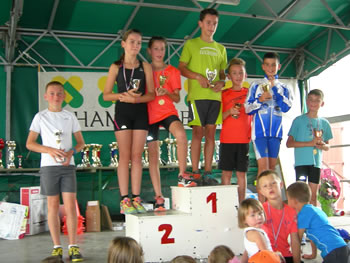 Le podium du 2000 m au complet