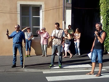 Le maire est au starter avec le chronomtreur et l'animateur
