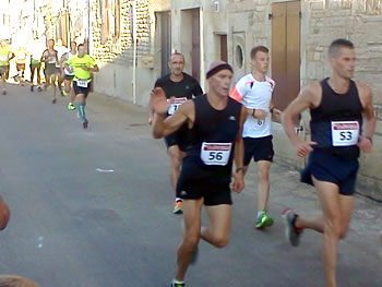 Ils poursuivent leur course rue du Canal
