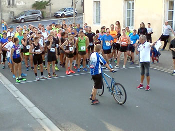 Les coureurs du 10 km sont prts  partir