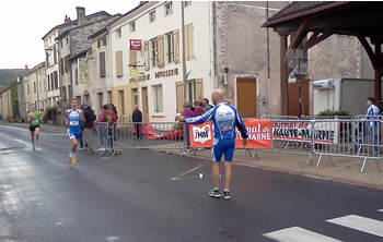 Malo Billaudel arrive au ravitaillement, Sbastion Mauvage l'attend !