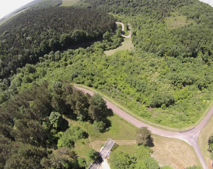 Vue de Melaire, les lacets et le ponton pour dcouvrir un trou  mines (minires)