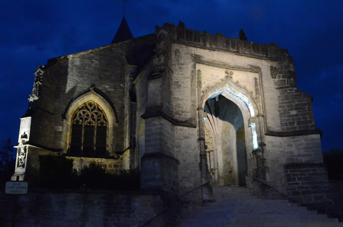 Eglise Saint-Aignan : porche et Christ aux liens  gauche