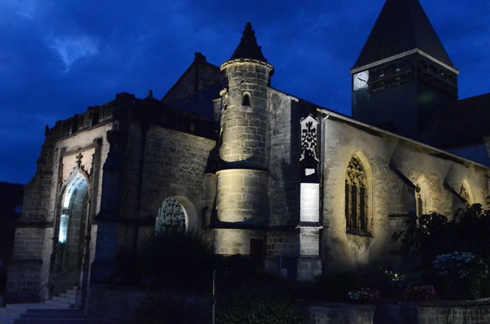 Eglise Saint-Aignan, le porche et la tour d'angle