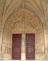 Portail surmonté d'une archivolte Portail surmonté d'une archivolte